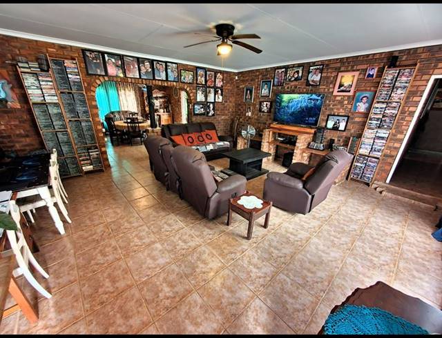 3 BEDROOM HOUSE FOR SALE IN THE ORCHARDS